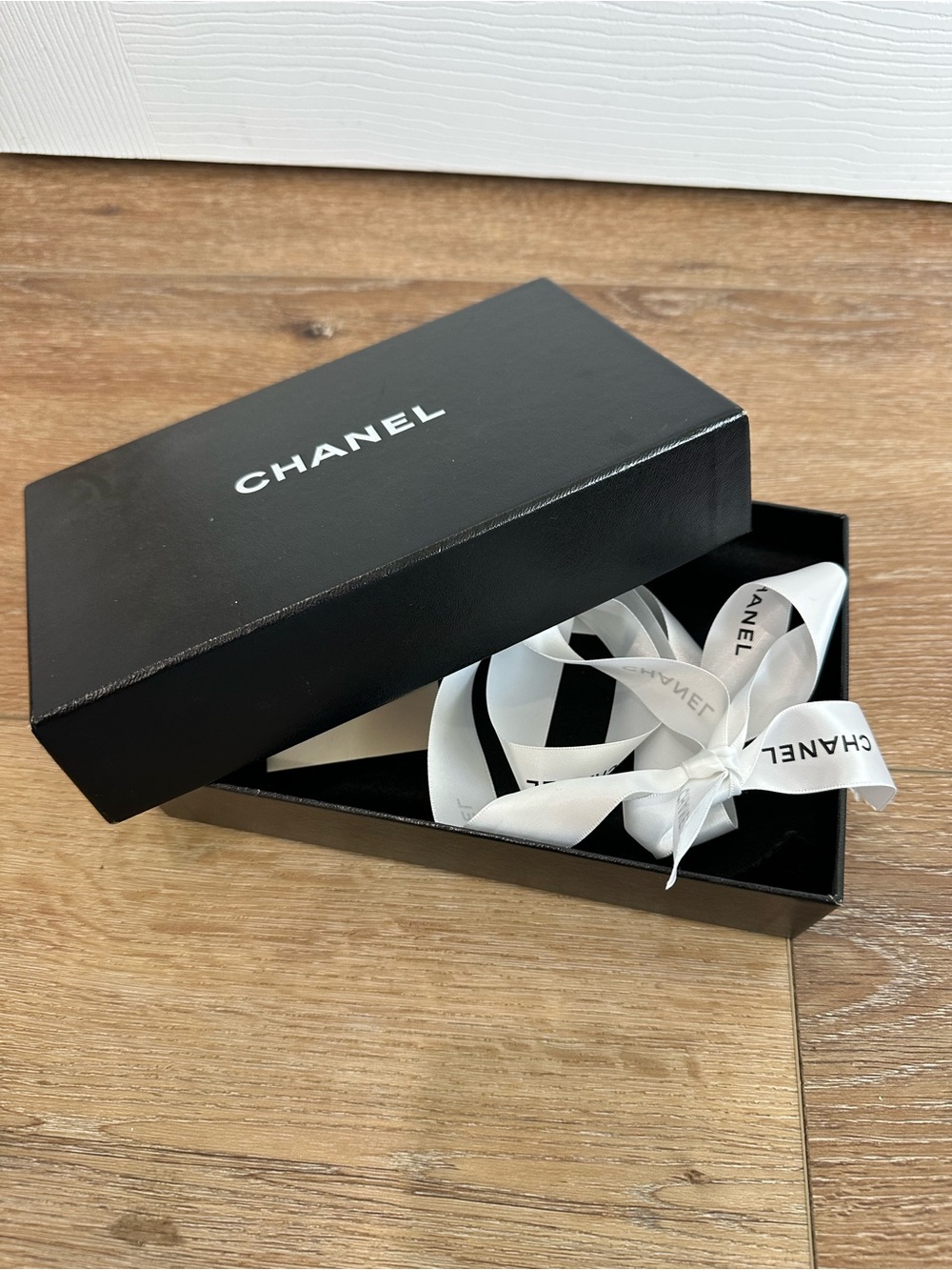 AUTHENTIC CHANEL wallet box, ribbon, black felt and card. - Picture 6 of 10